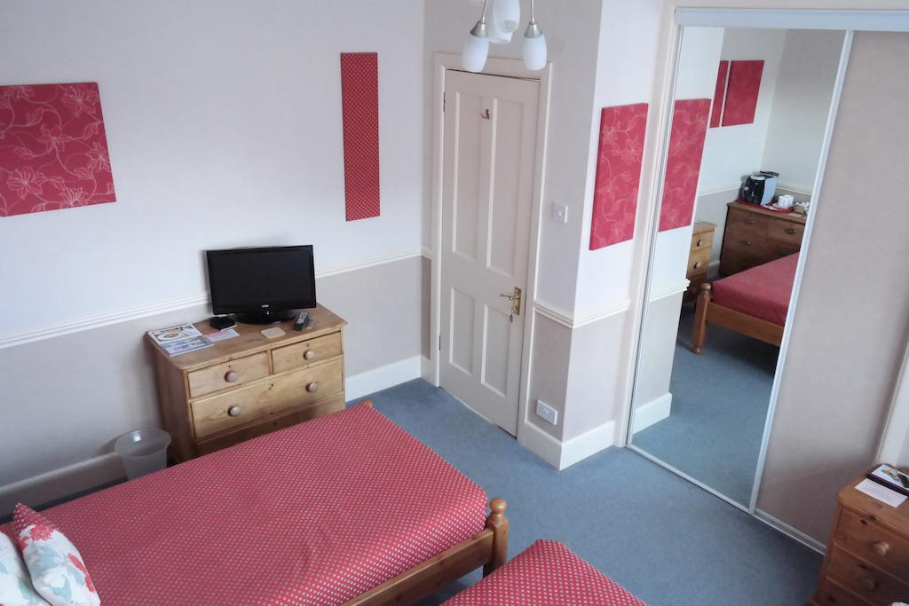 Weston Cottage Poole Room photo