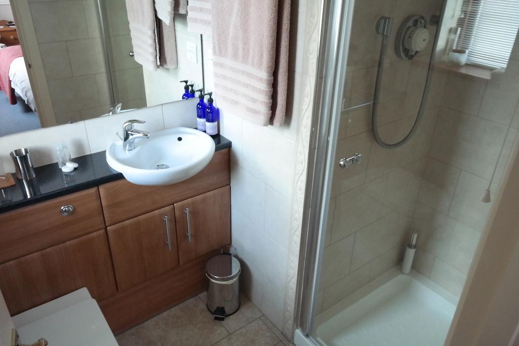 Weston Cottage Poole Room photo